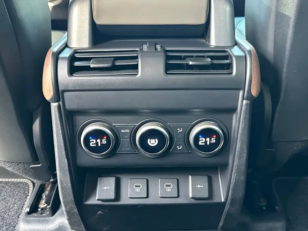 Land Rover Defender 2021 — фото 14