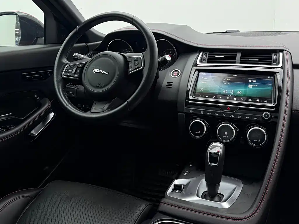 Jaguar E-PACE 2019 — фото 18