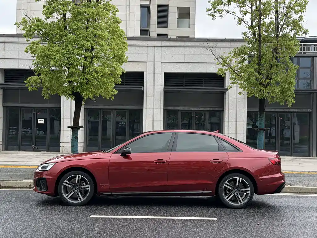 Audi A4L 2022 — фото 3