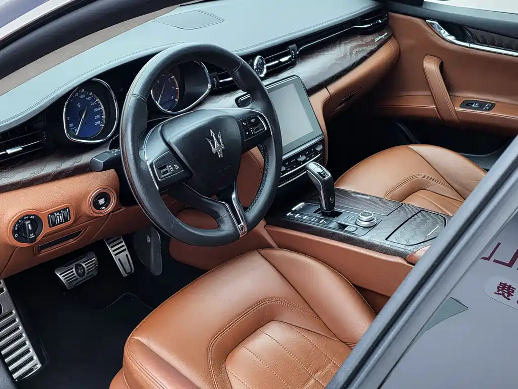 Maserati Quattroporte 2018 — фото 26
