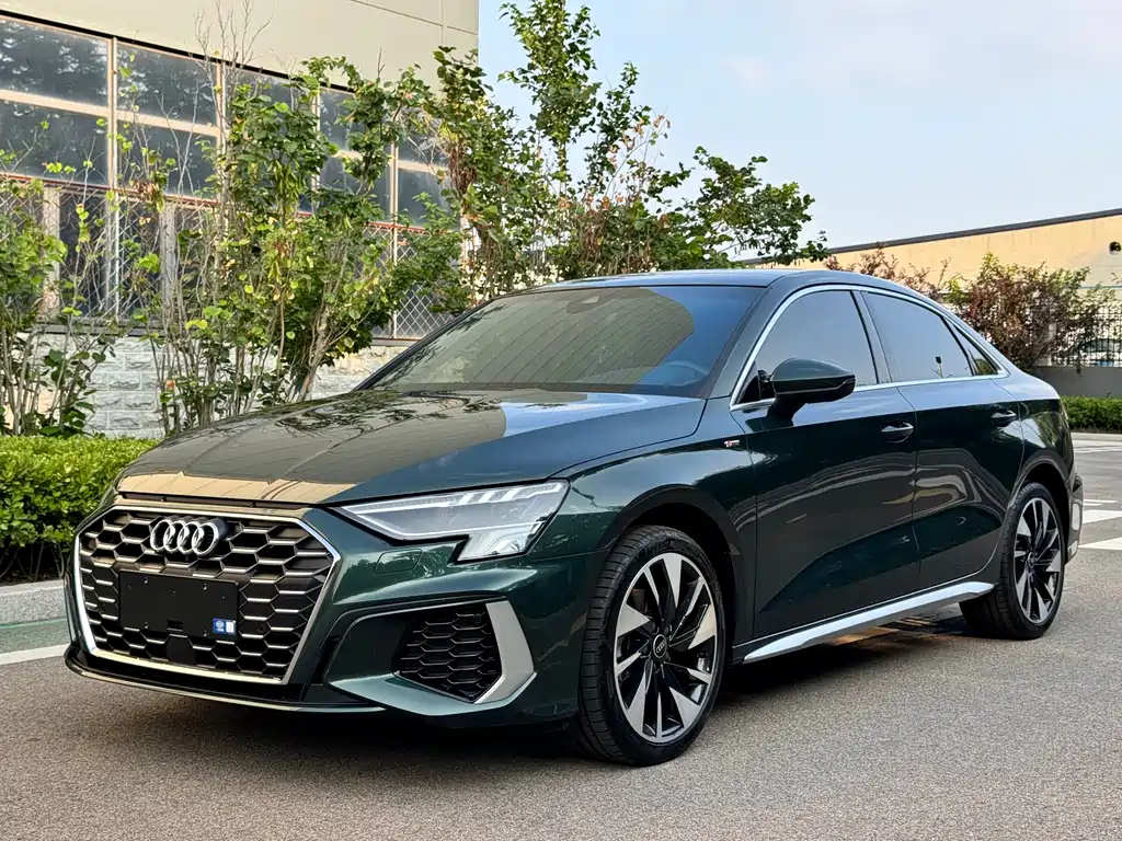 Audi A3 2023 — фото 1