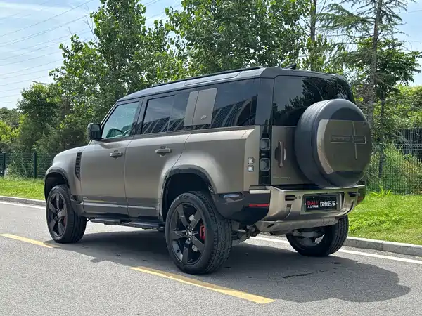 Land Rover Defender 2022