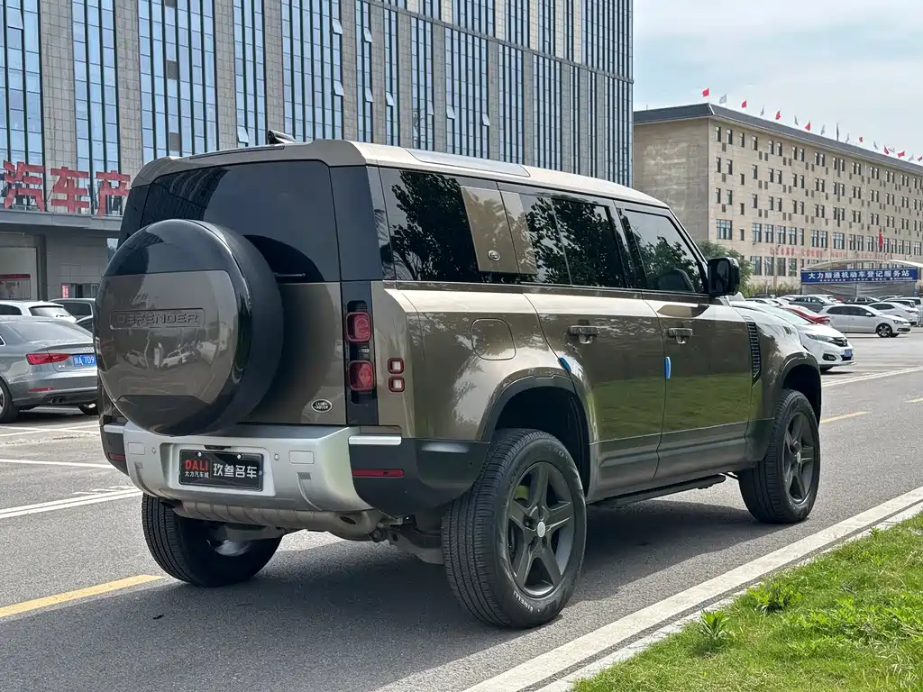 Land Rover Defender 2021 — фото 6