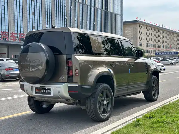 Land Rover Defender 2021
