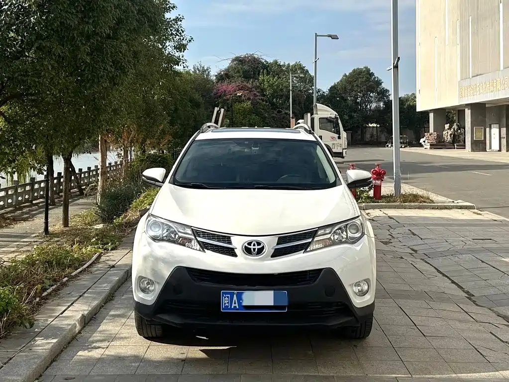 Toyota RAV4 2015 — фото 2