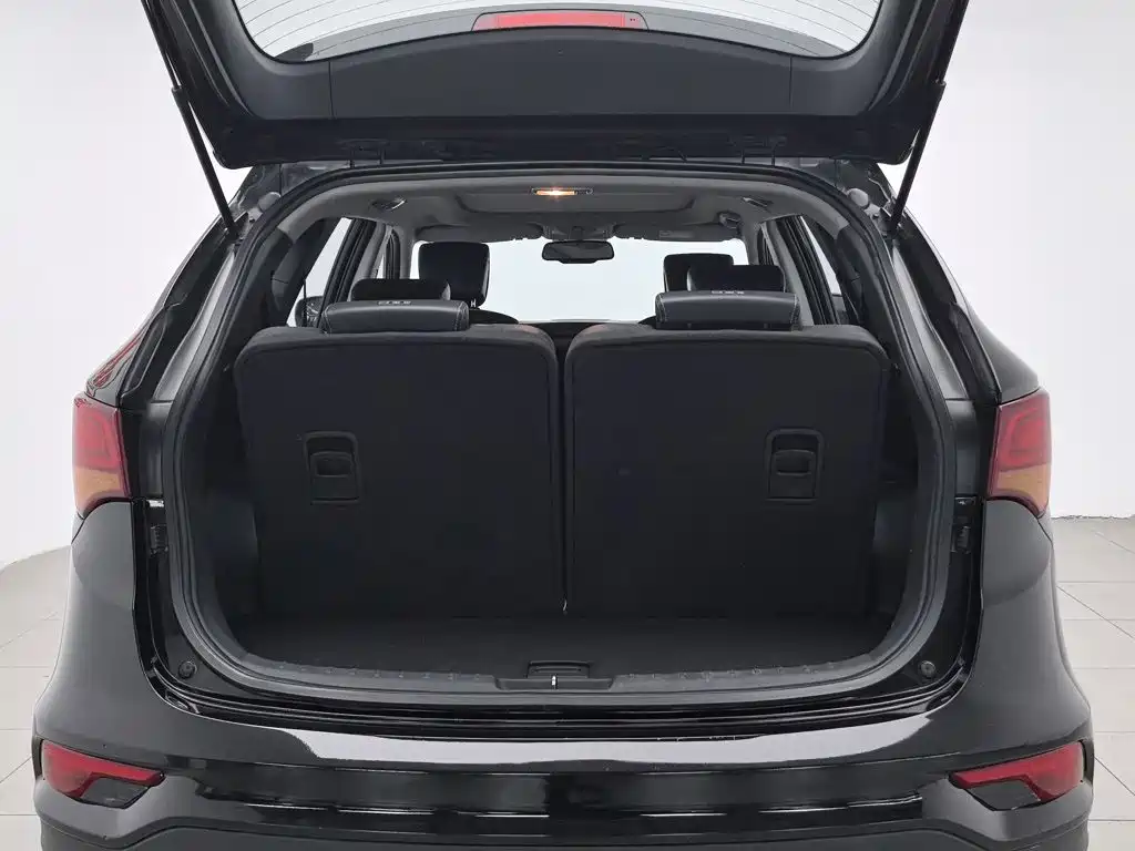 Hyundai Santa Fe 2019 — фото 16