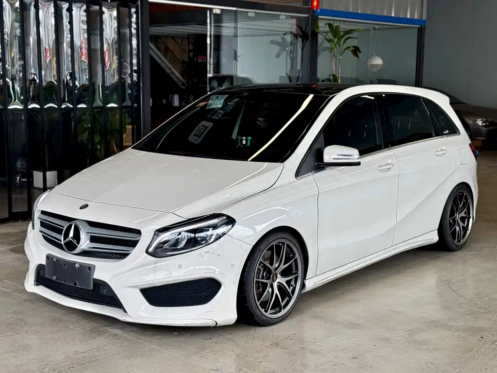 Mercedes-Benz B-Class 2015 — фото 1