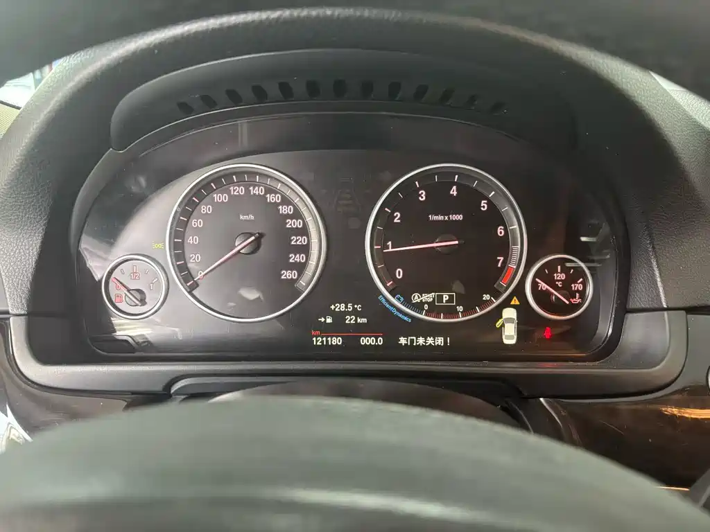 BMW 5 Series 2015 — фото 9
