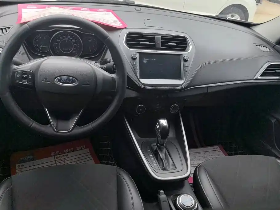 Ford Escort 2019 — фото 12