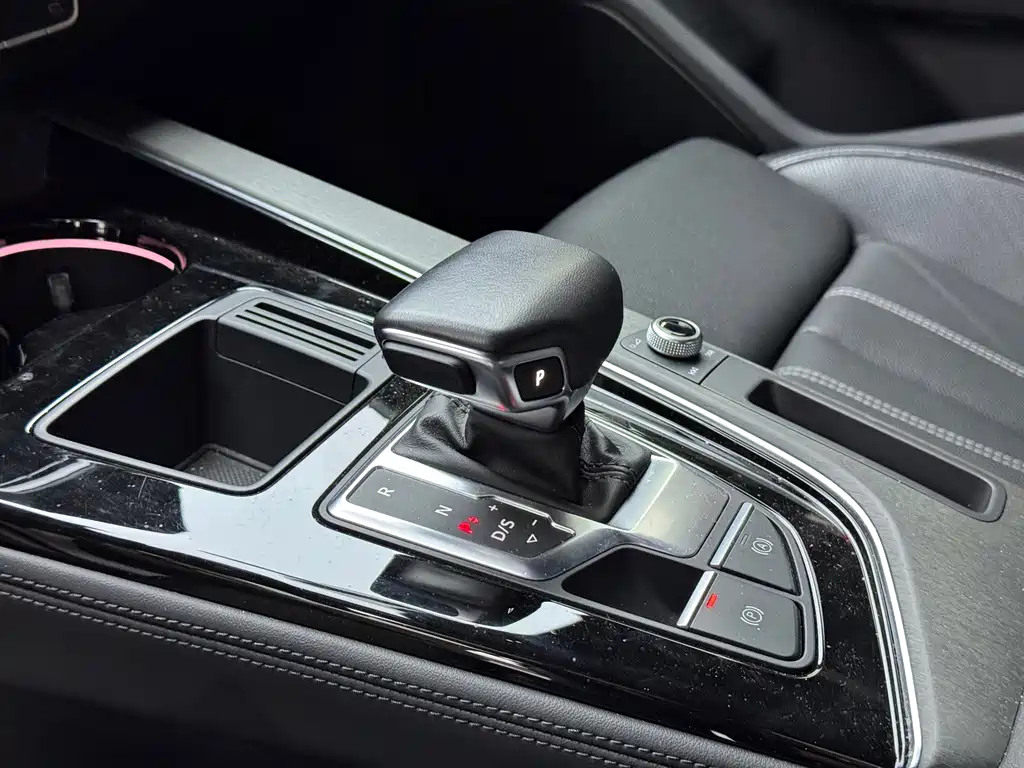 Audi A4L 2023 — фото 12