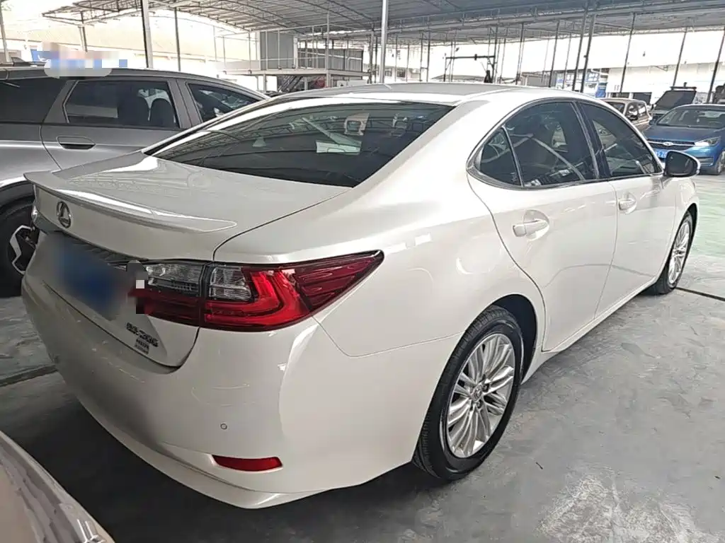 Lexus ES 2018 — фото 7