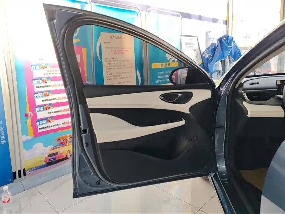 BYD Seal 05 DM-i 2025 — фото 7