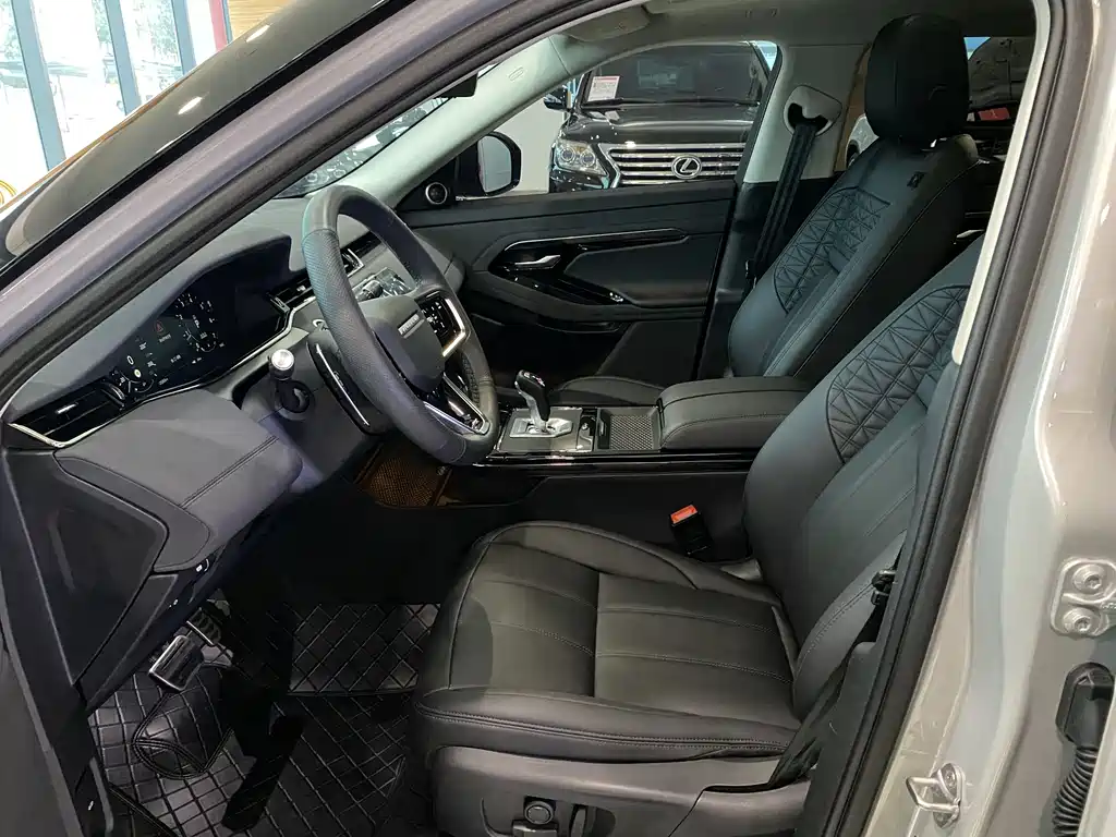 Land Rover Evoque 2023 — фото 11