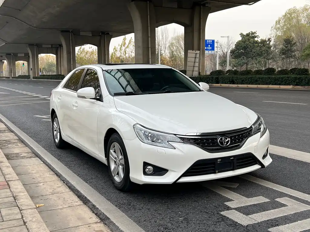 Toyota Reiz 2017 — фото 1
