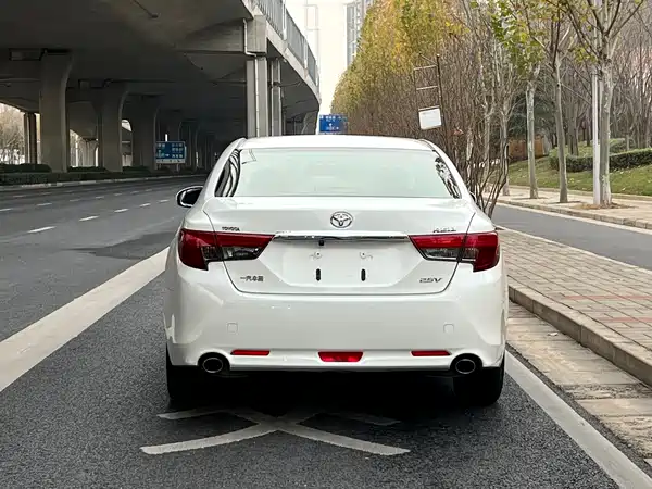 Toyota Reiz 2013