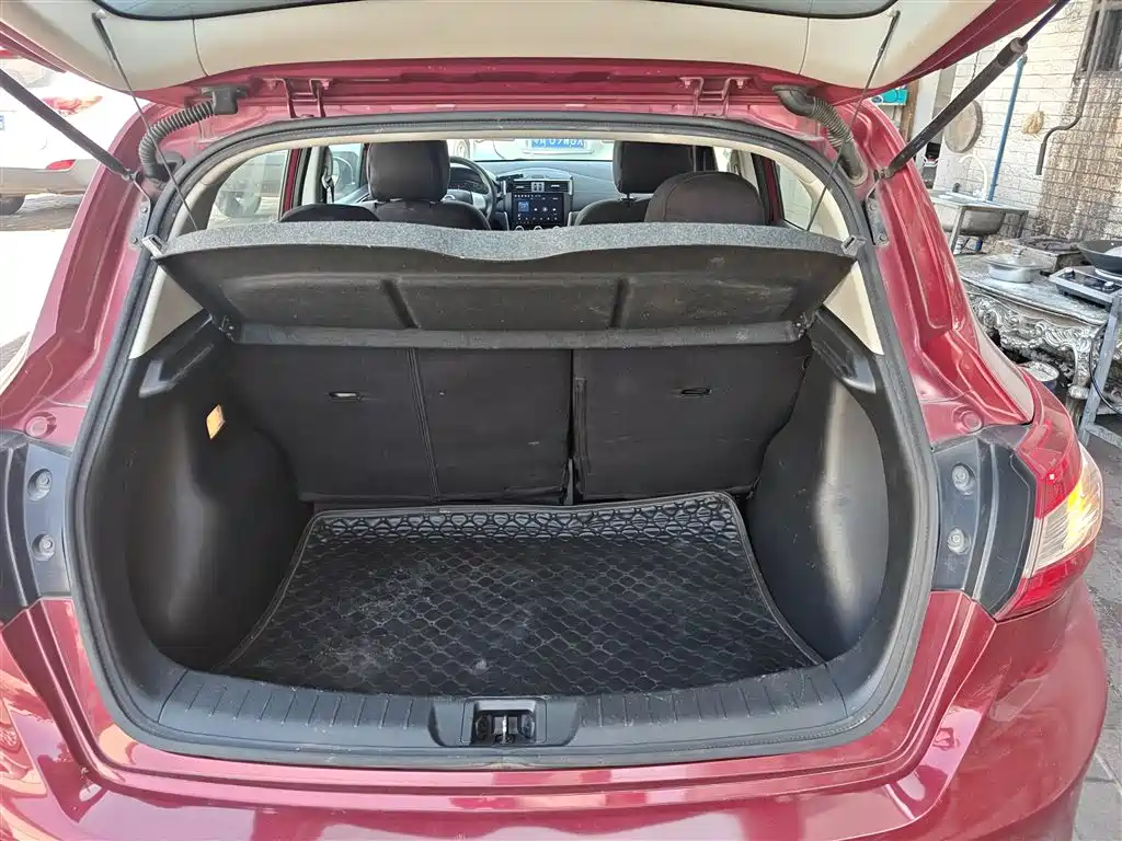 Nissan Tiida 2017 — фото 15