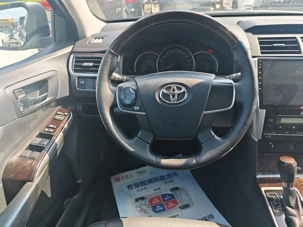 Toyota Camry 2017 — фото 7
