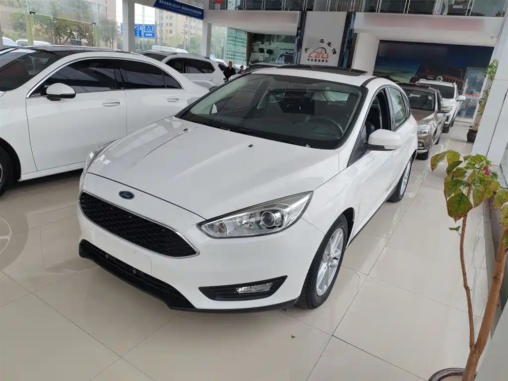Ford Focus 2018 — фото 2