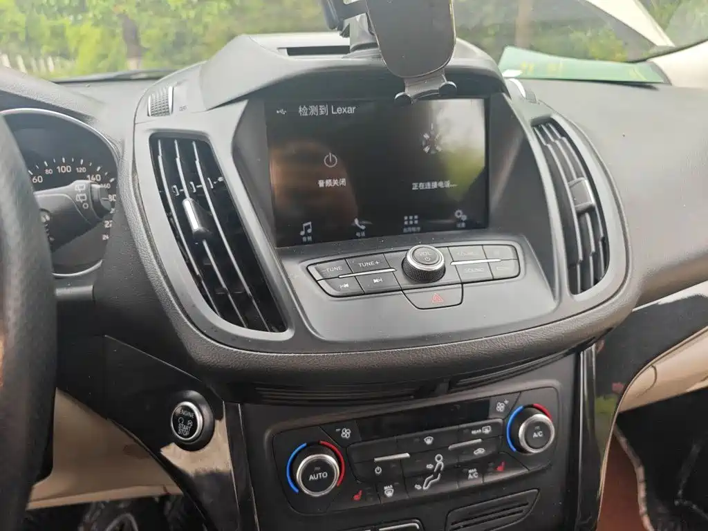 Ford Kuga 2017 — фото 10