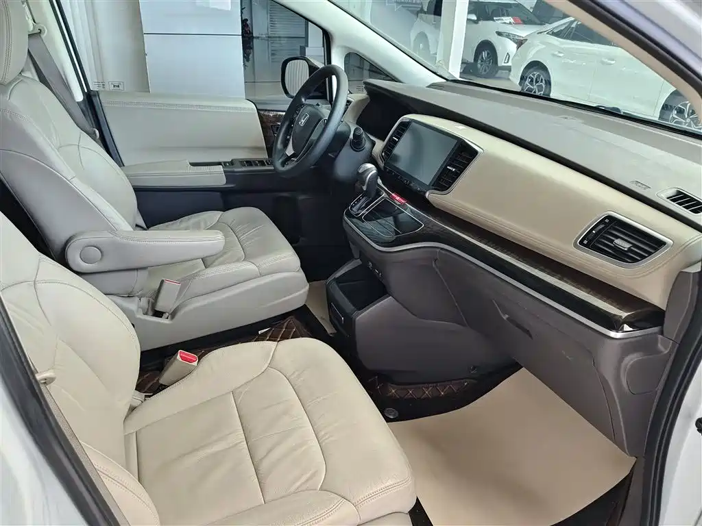 Honda Odyssey 2017 — фото 13