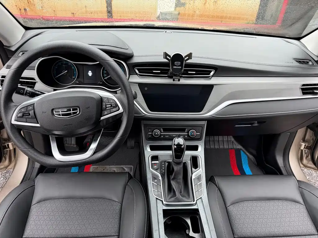 Geely Emgrand 2021