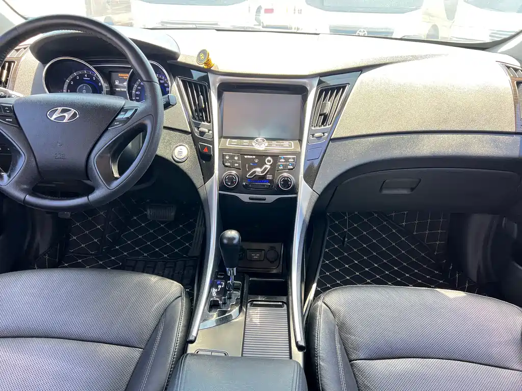 Hyundai Sonata 2012 — фото 17