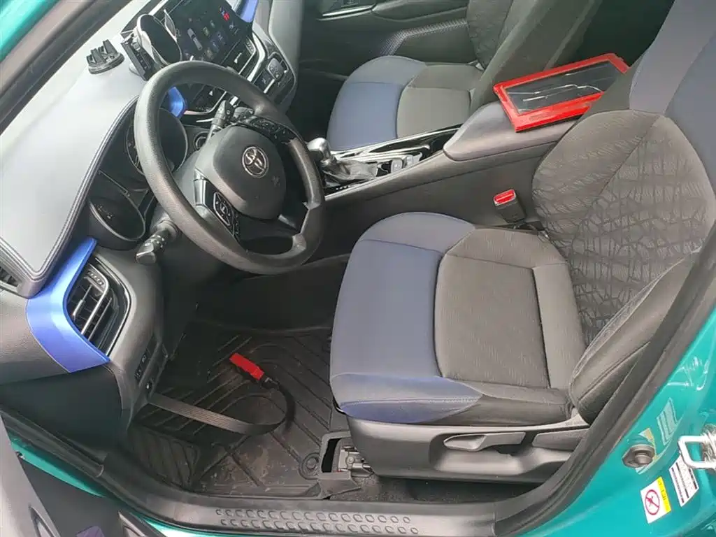 Toyota C-HR 2019 — фото 15
