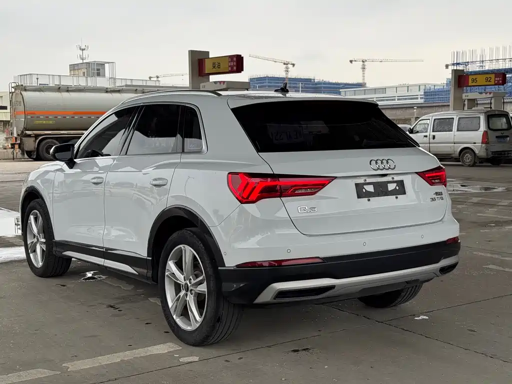 Audi Q3 2022 — фото 24