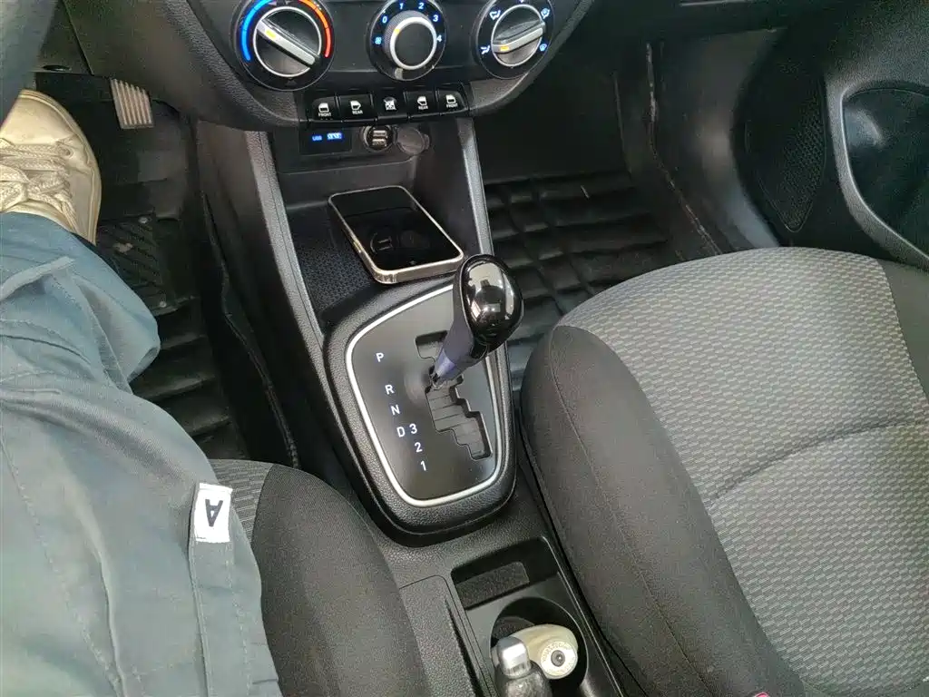 Hyundai Verna 2018 — фото 10