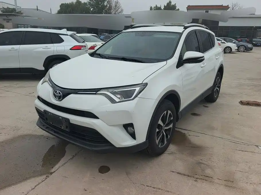 Toyota RAV4 2018 — фото 1
