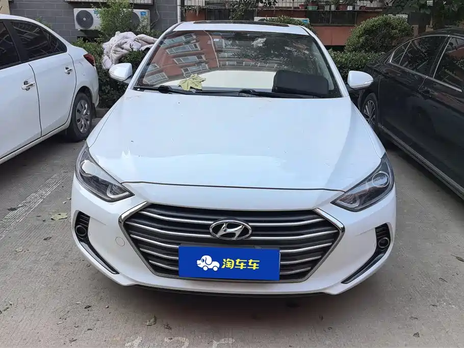 Hyundai Elantra 2019 — фото 2