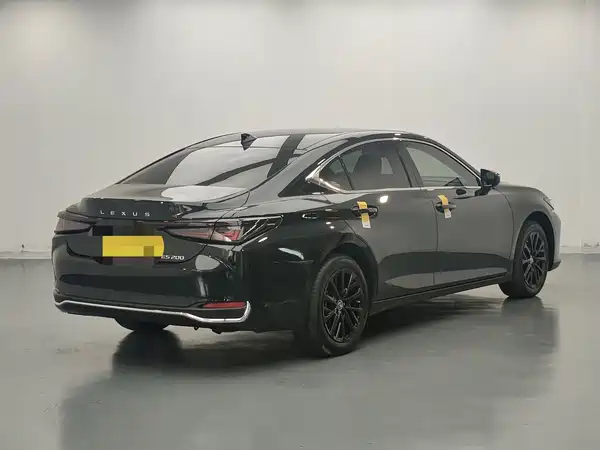 Lexus ES 2025