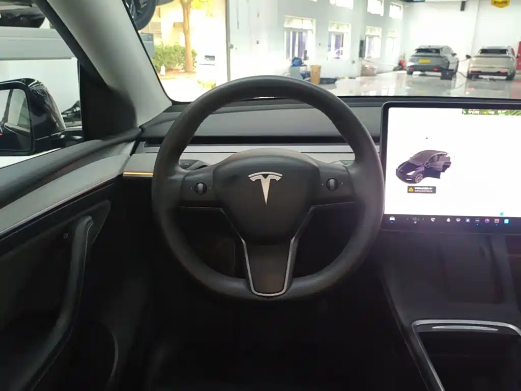 Tesla Model Y 2023 — фото 7