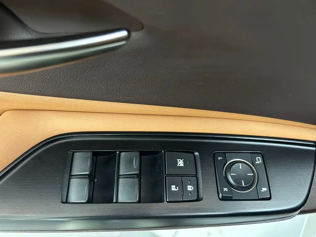 Lexus ES 2020 — фото 17