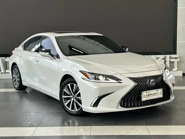 Lexus ES 2020