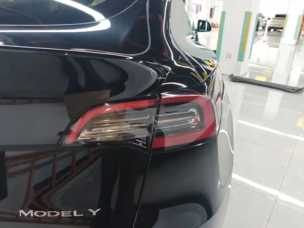 Tesla Model Y 2023 — фото 24