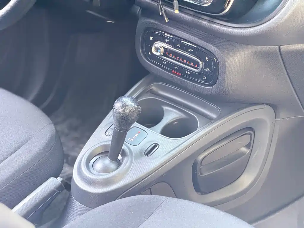 smart Fortwo 2018 — фото 26