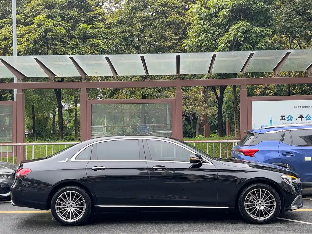 Mercedes-Benz E-Class 2022 — фото 4