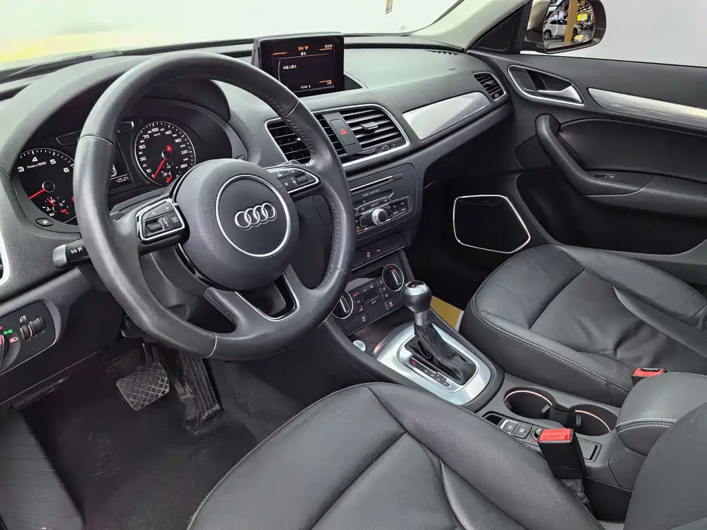 Audi Q3 2018 — фото 17