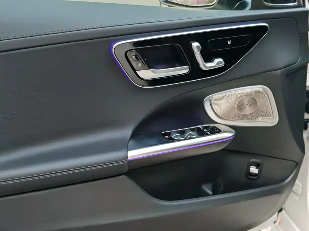 Mercedes-Benz C-Class 2024 — фото 13
