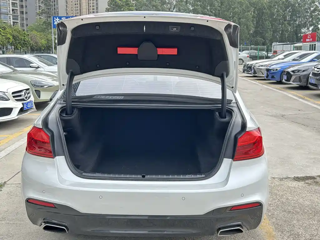 BMW 5 Series 2018 — фото 20