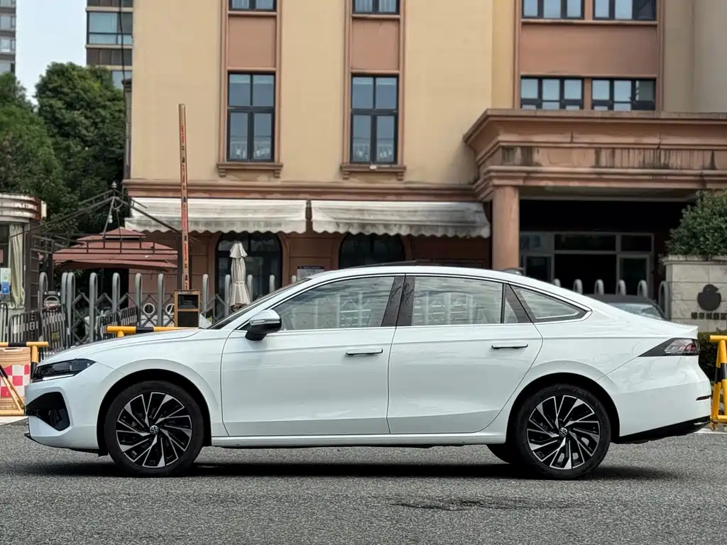 Volkswagen Sagitar 2025