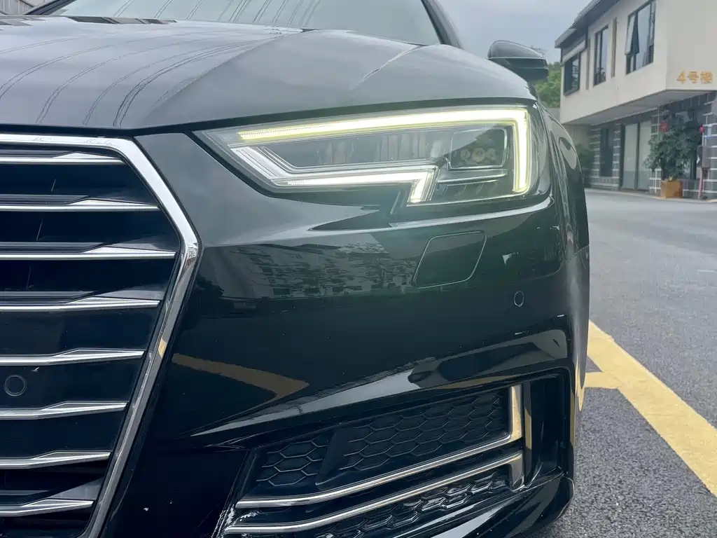 Audi A4L 2019