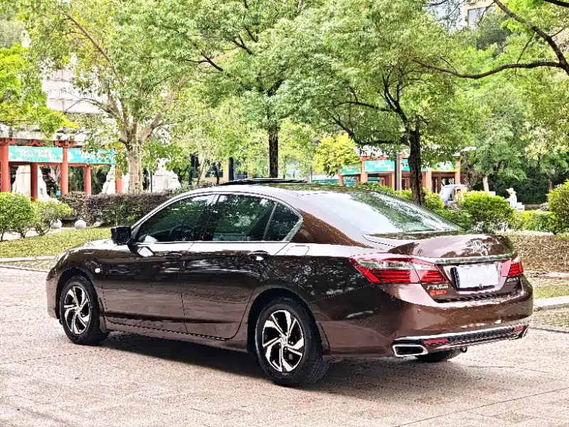 Honda Accord 2016 — фото 19