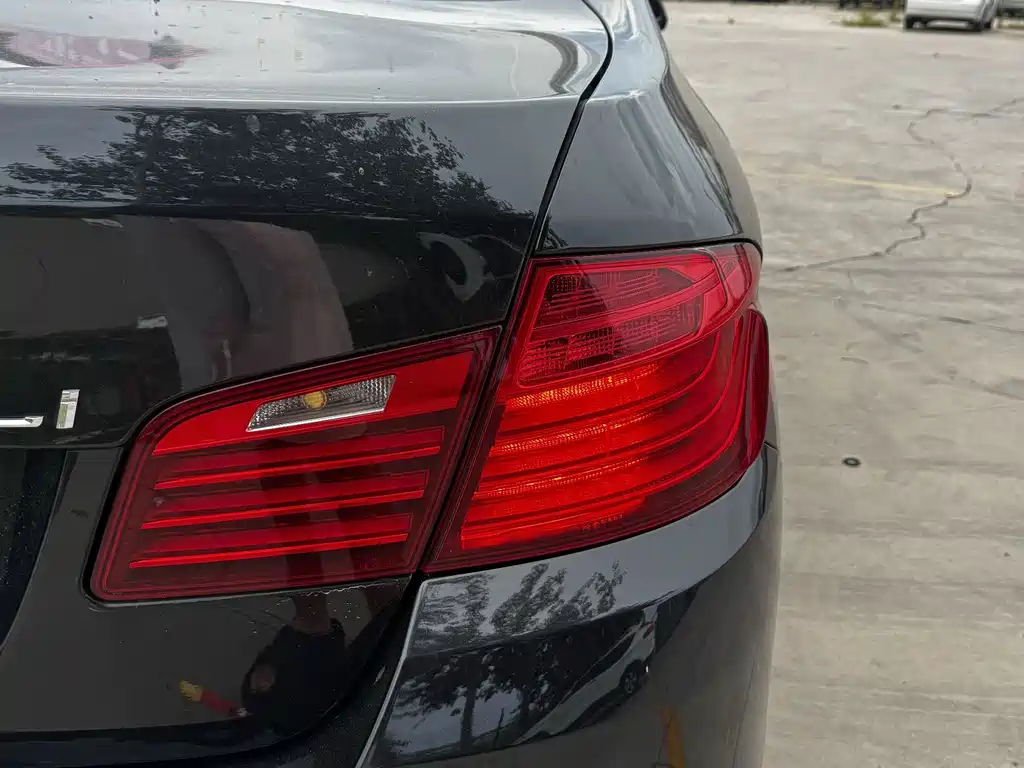 BMW 5 Series 2015 — фото 18