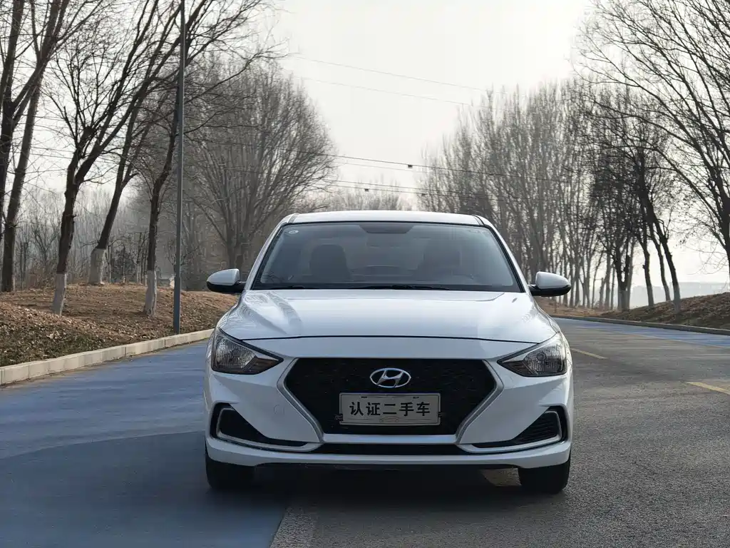 Hyundai Elantra 2023 — фото 2