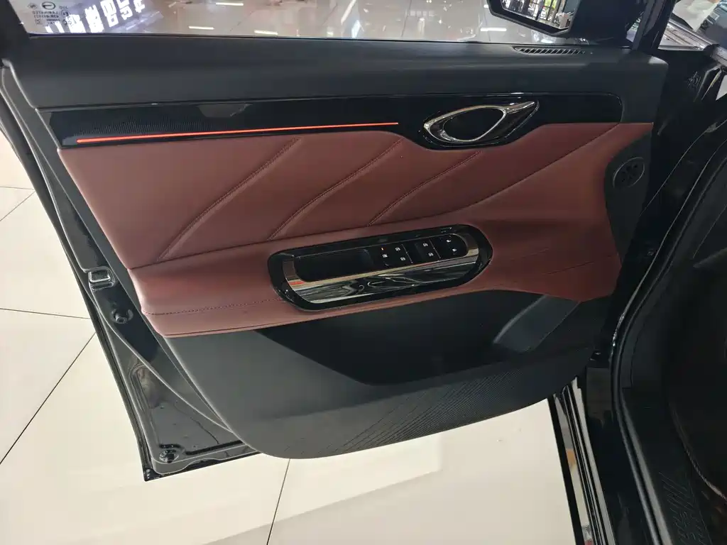 GAC Trumpchi E8 PHEV 2024 — фото 7