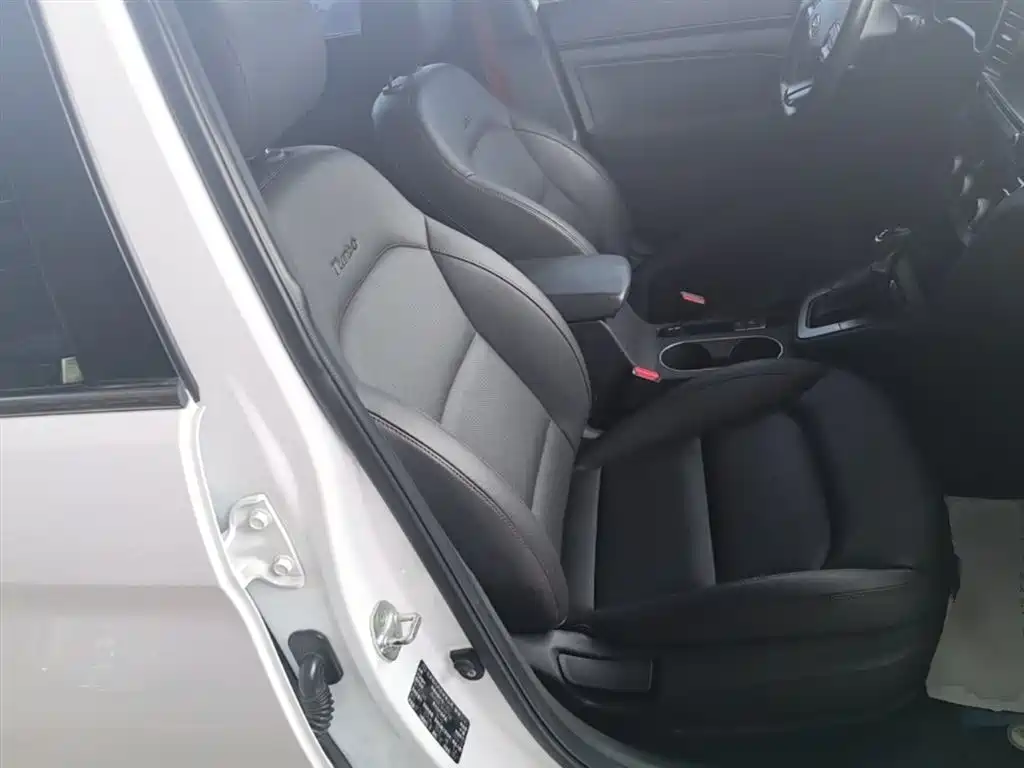 Hyundai Elantra 2019 — фото 25