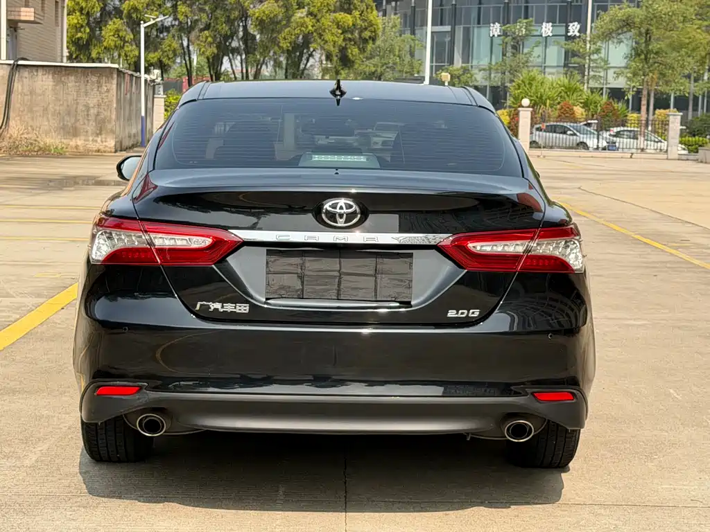 Toyota Camry 2021 — фото 8