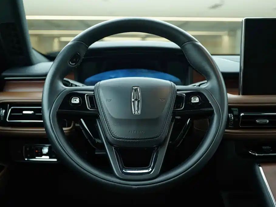 Lincoln Aviator 2023 — фото 17